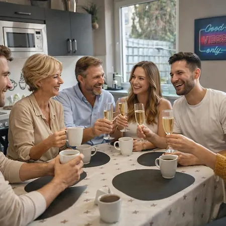 Prázdninový dům Stilvolles Fuer Gruppen Bis 8 Personen In Werderquartier *